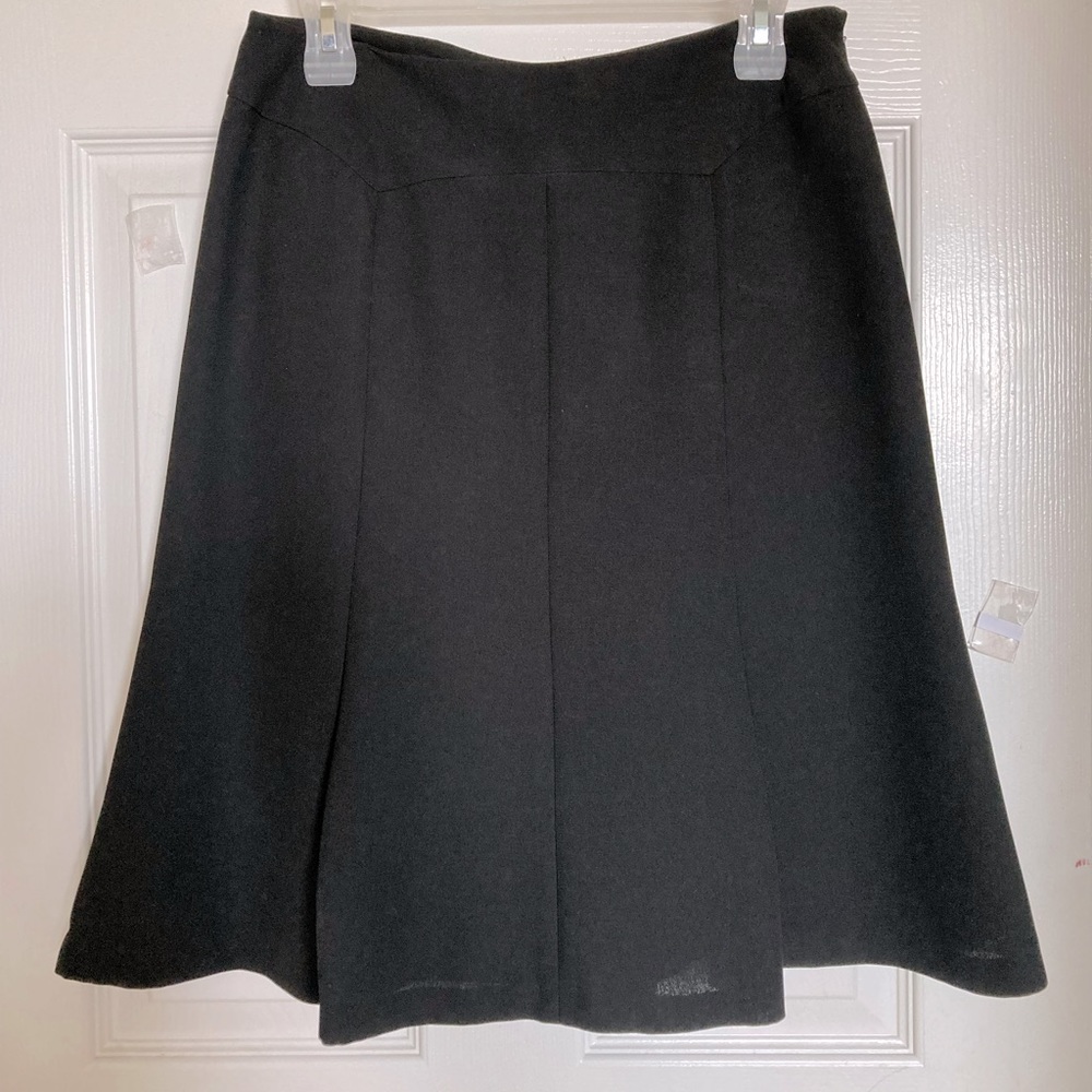 Jones Wear Black A-line Skirt Size 8 Petite